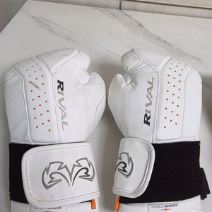 라이벌 rb10 화이트 판매합니다