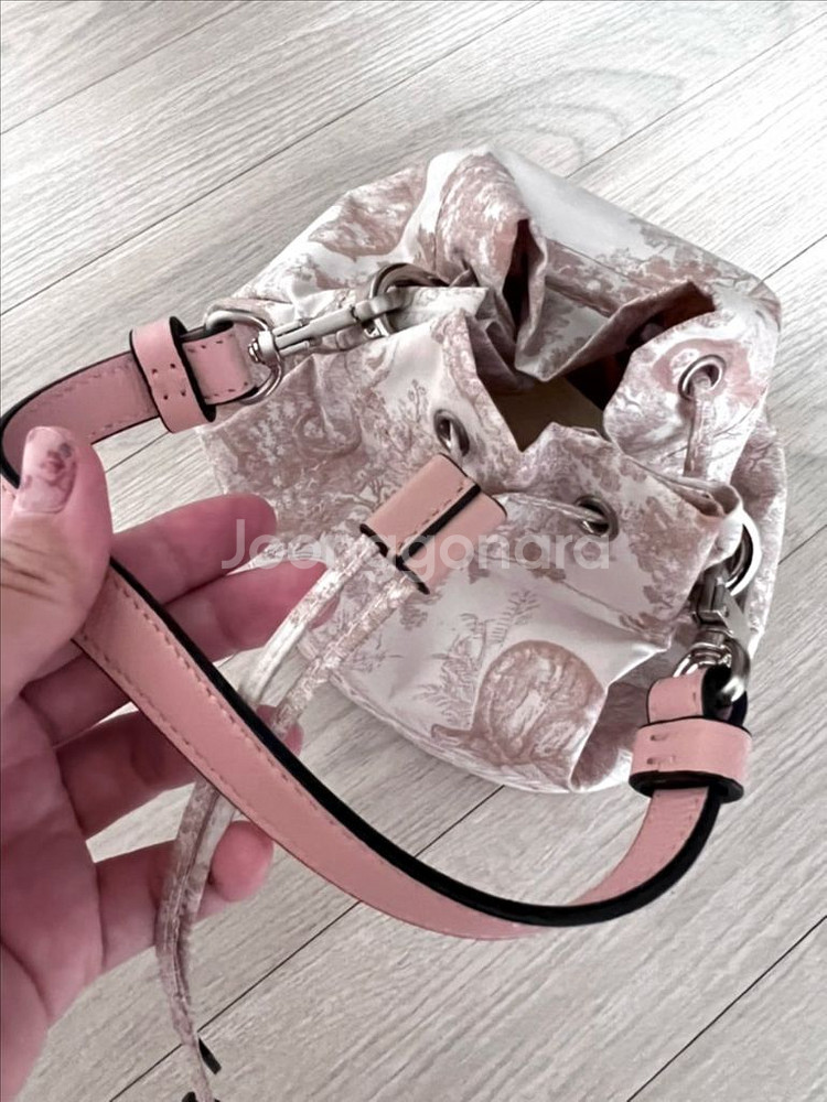 정품 디올 트래블파우치 복조리백 뜨왈드주이 로즈핑크--5