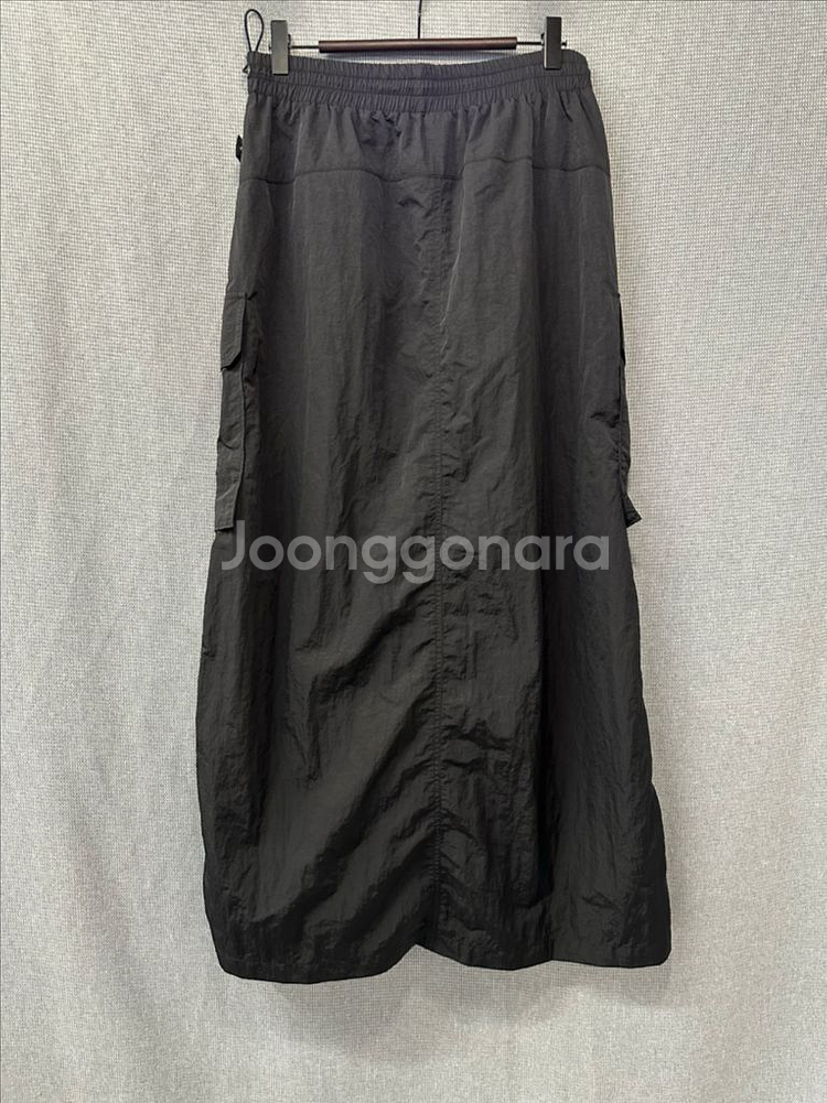 보브 프론트 슬릿 나일론 카고 스커트 M--1