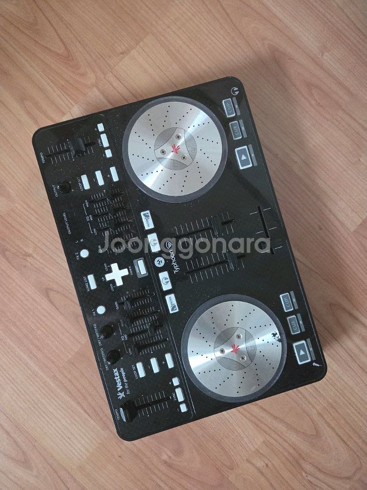 타이푼 DJ 컨트롤러.--0