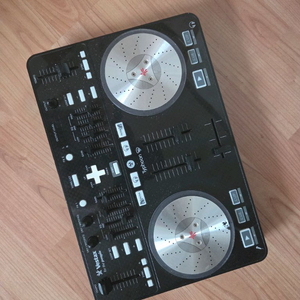 타이푼 DJ 컨트롤러.