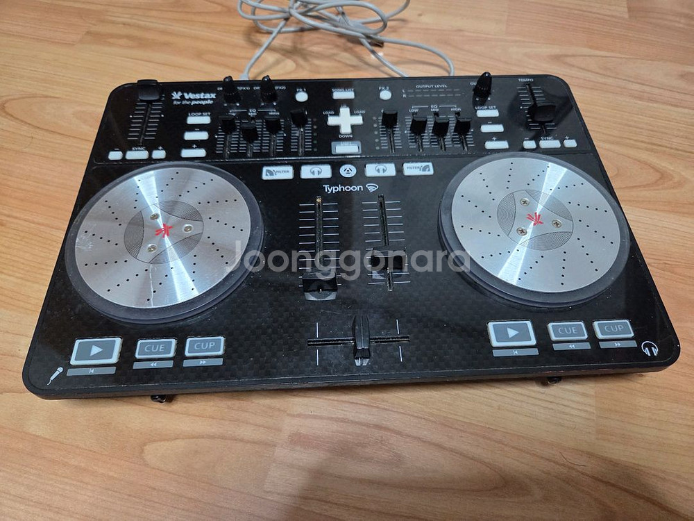 타이푼 DJ 컨트롤러.--3