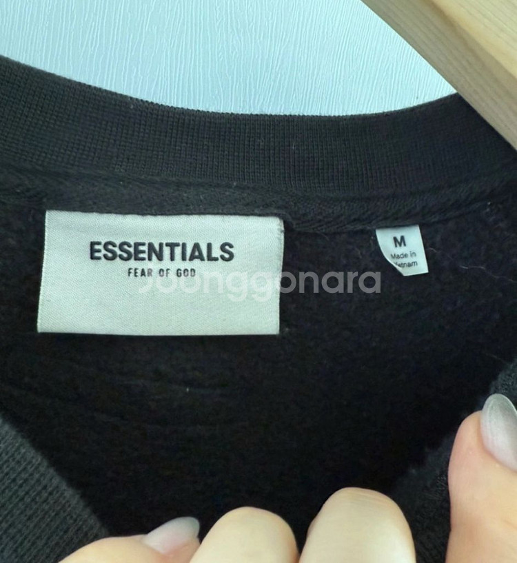 정품 에센셜 블랙 맨투맨--1