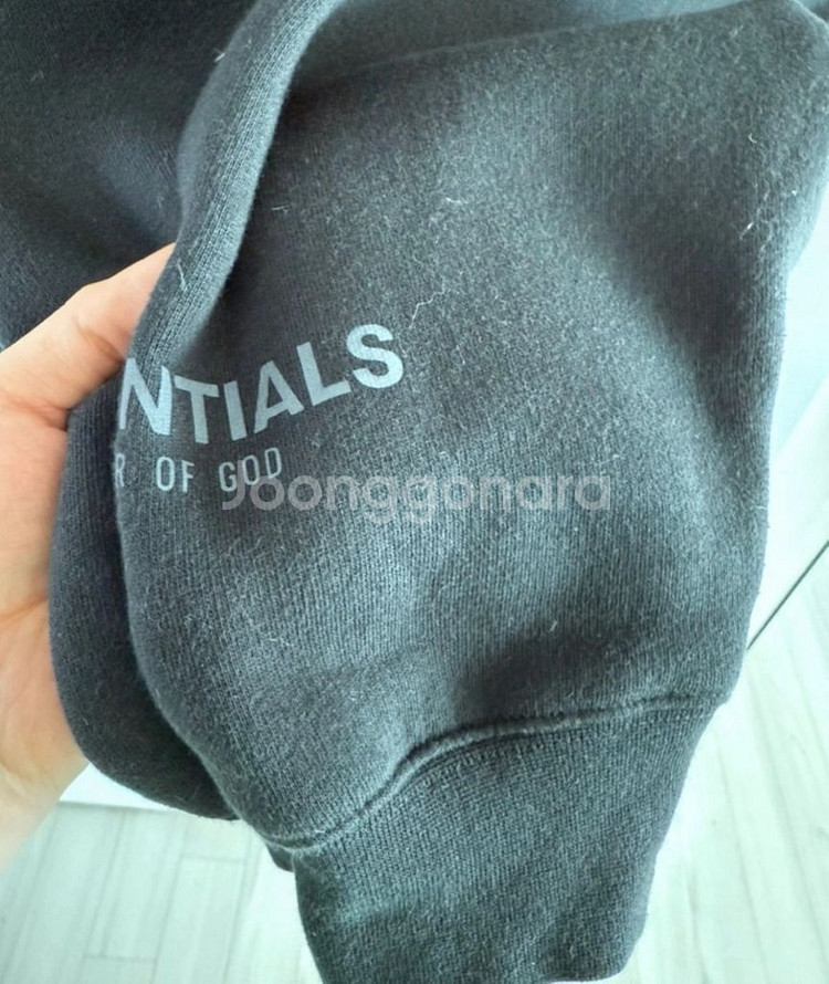 정품 에센셜 블랙 맨투맨--2