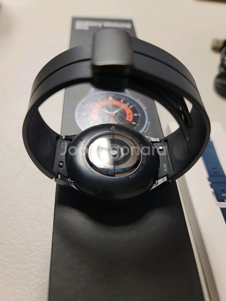 갤럭시워치5 Pro 45mm 티타늄 색상--2