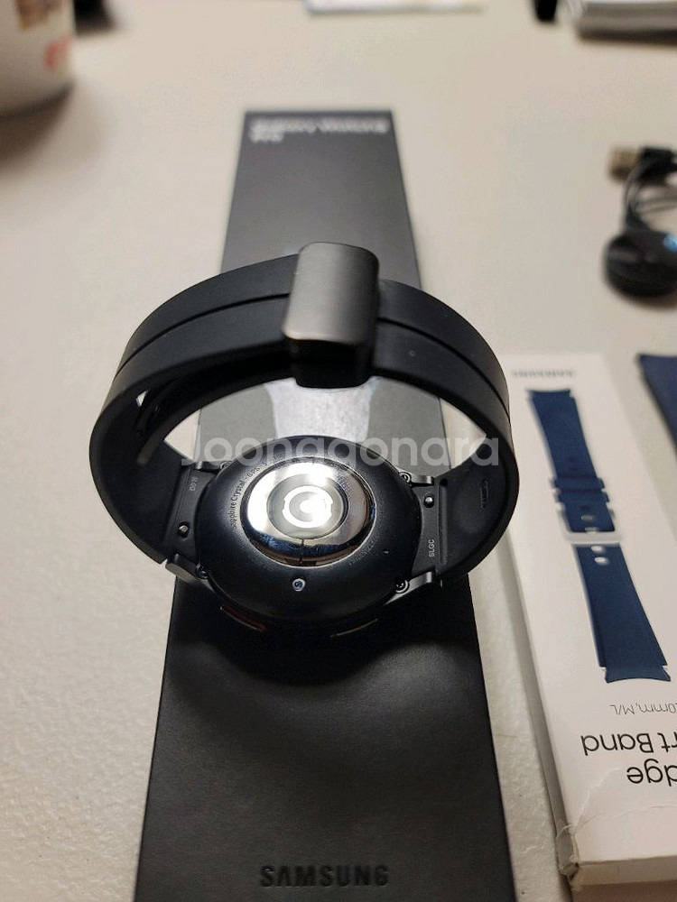 갤럭시워치5 Pro 45mm 티타늄 색상--3