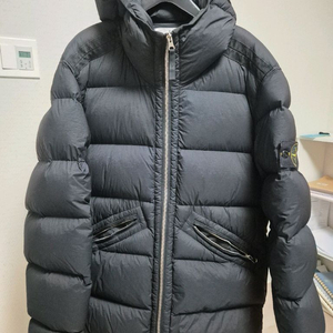 스톤아일랜드 심리스 나일론 24FW 후드 패딩 팝니다.