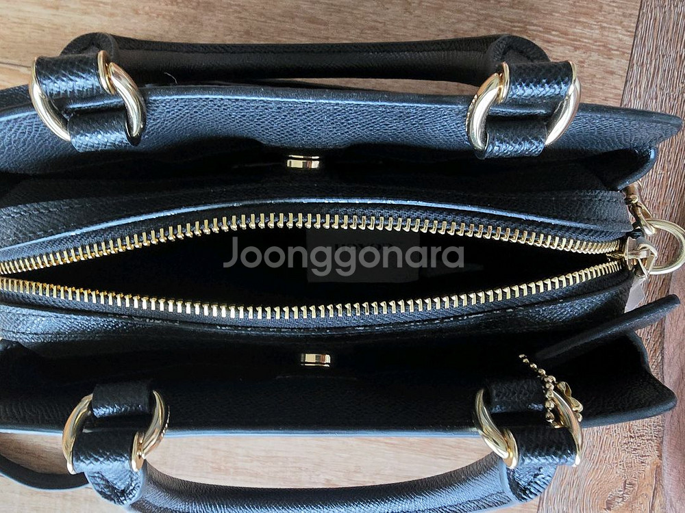 코치가방팝니다--2