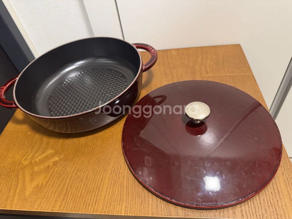 스타우브 24cm 팬은 미사용 새거 뚜껑 사용감있음--7