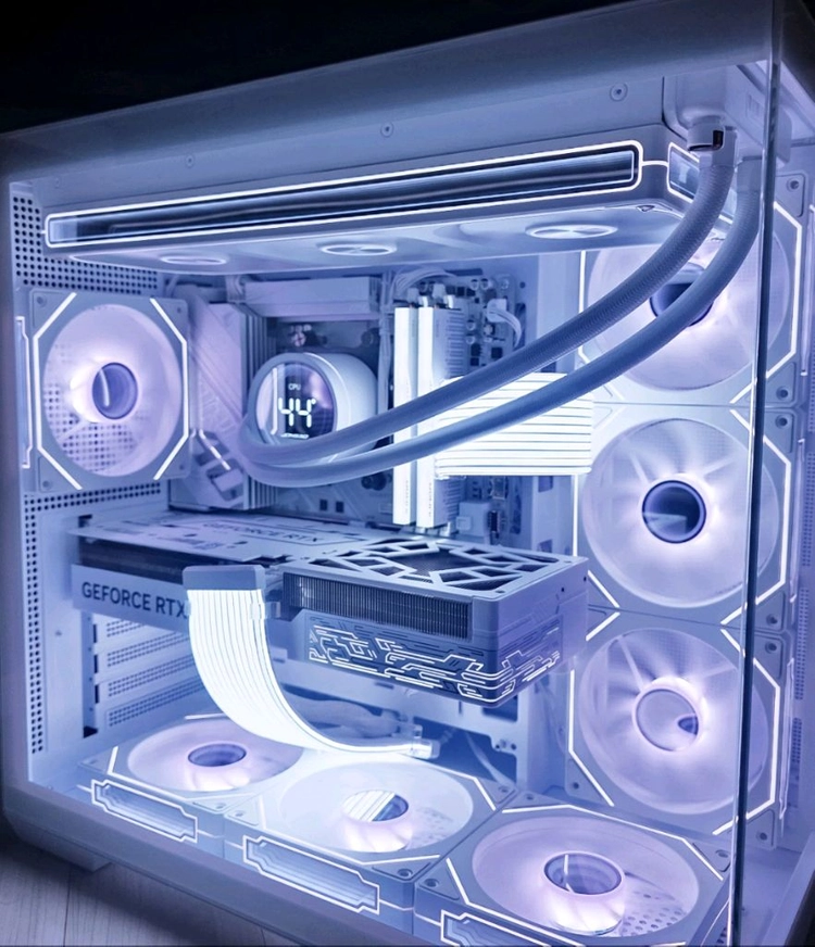 라이젠7 9800X3D RTX5080 화이트 PC - 안심되는 중고거래