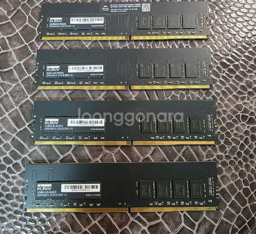 에센코어 32GB DDR4 PC4 35600 CL22--0