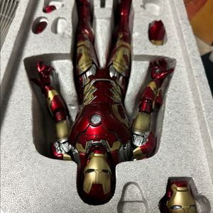 핫토이 마크 43 배틀데미지버전