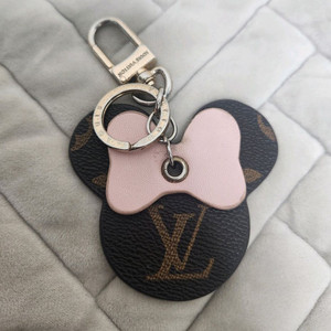 [급처] 루이비통 미키마우스 모노그램 키링 베이비핑크