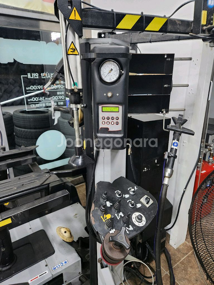 호프만전자동 승용차 타이어탈착기--1