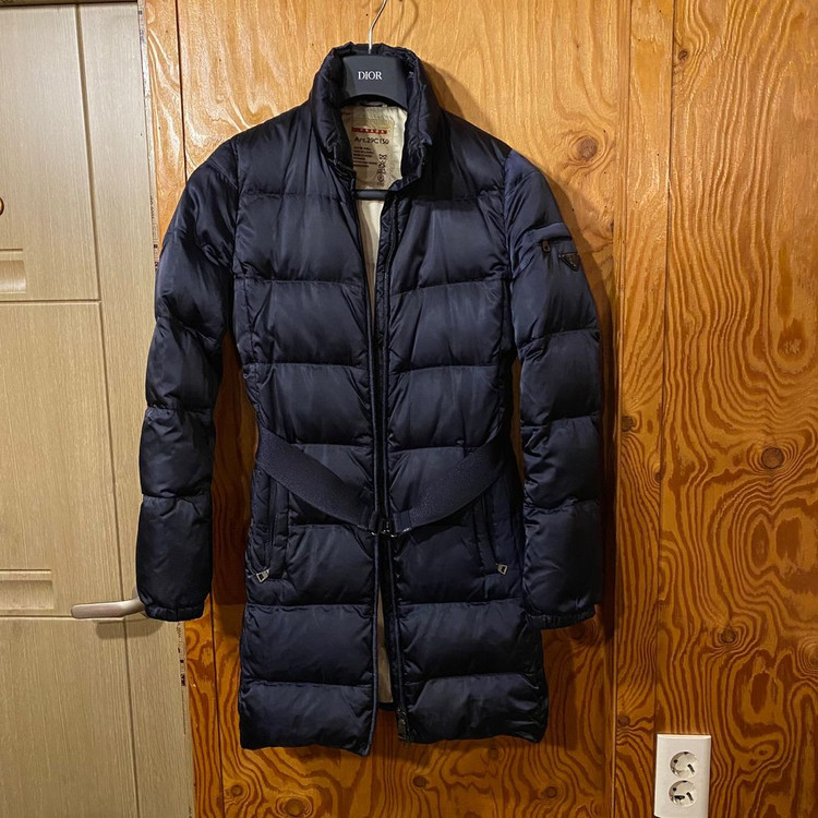 프라다 삼각로고 다운패딩 정품 판매합니다.--1