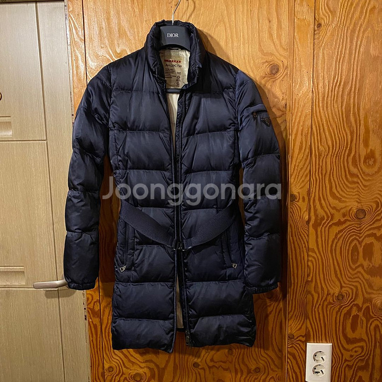 프라다 삼각로고 다운패딩 정품 판매합니다.--0