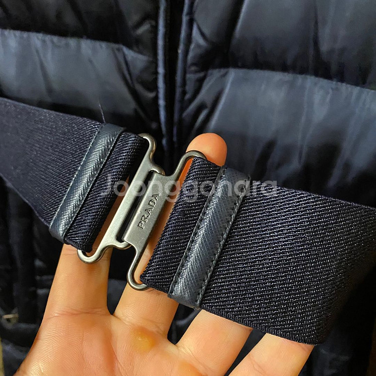 프라다 삼각로고 다운패딩 정품 판매합니다.--3