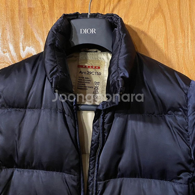 프라다 삼각로고 다운패딩 정품 판매합니다.--4