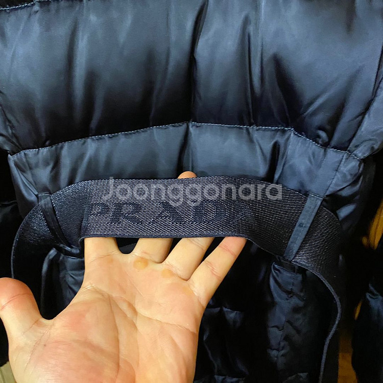 프라다 삼각로고 다운패딩 정품 판매합니다.--8