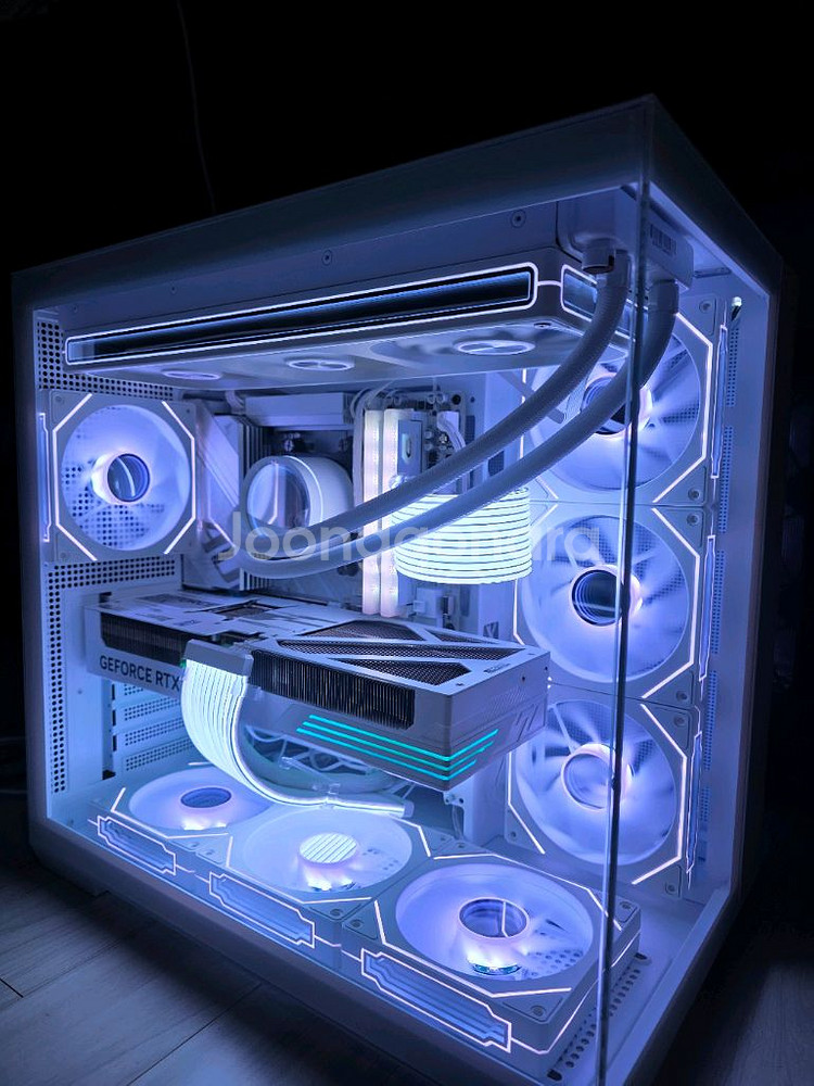 라이젠7 9800X3D RTX5070 신품PC--0