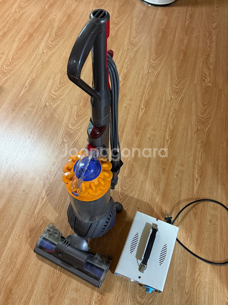 다이슨 UP13 볼애니멀 유선 청소기 팝니다(120v)--0