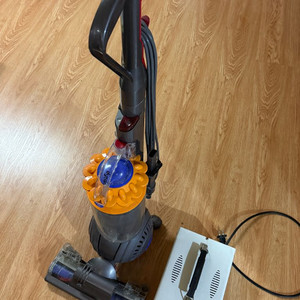 다이슨 UP13 볼애니멀 유선 청소기 팝니다(120v)
