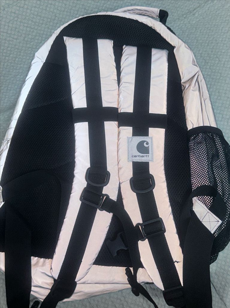 칼하트WIP 리플렉티브 백팩 팝니다. 이미지