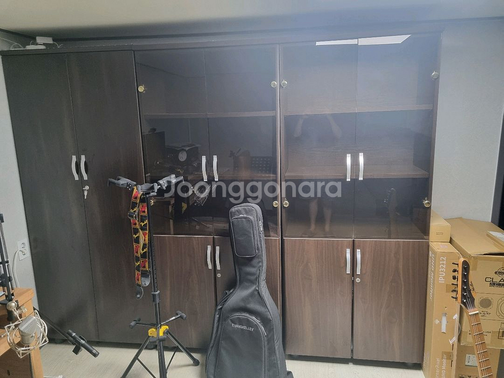 브라운 진열장--1