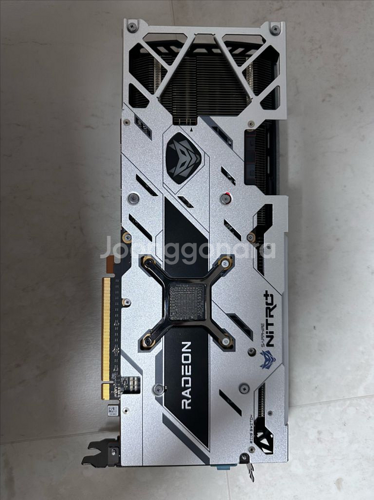 라데온 사파이어 RX6700XT 니트로+ 그래픽카드--1