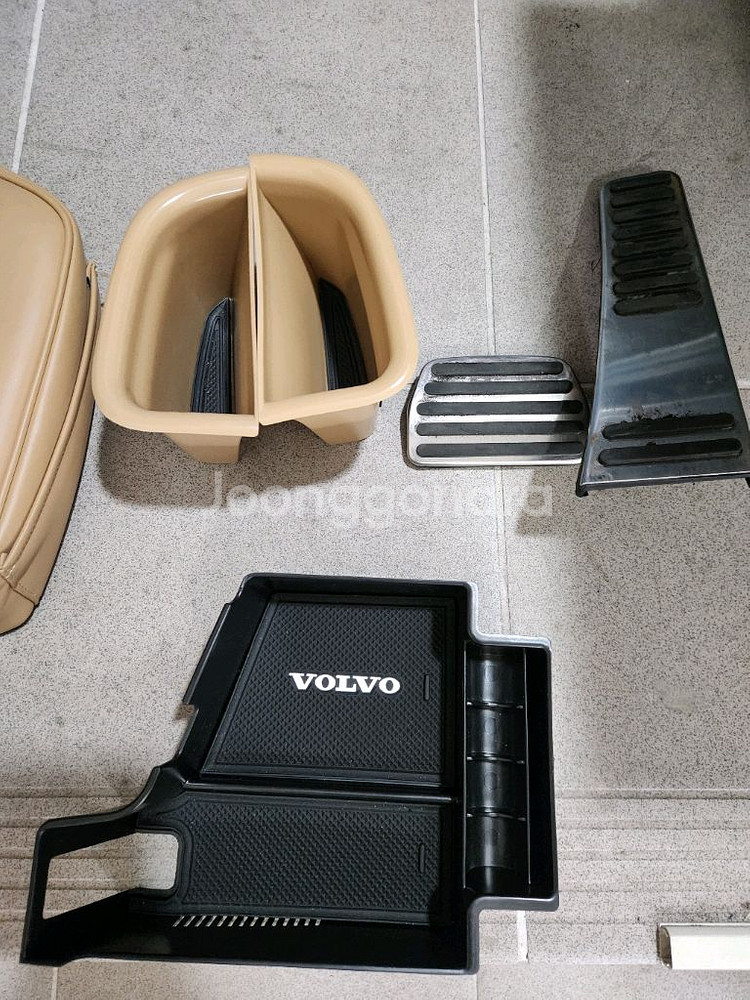 볼보 V90 용품(콘솔쿠션,휴대폰거치대,콘솔트레이등등)--2