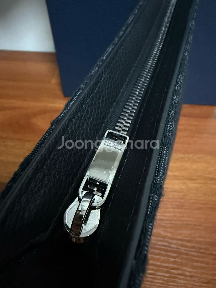 디올 Dior A5 트라이앵글 파우치 블랙 새상품--2