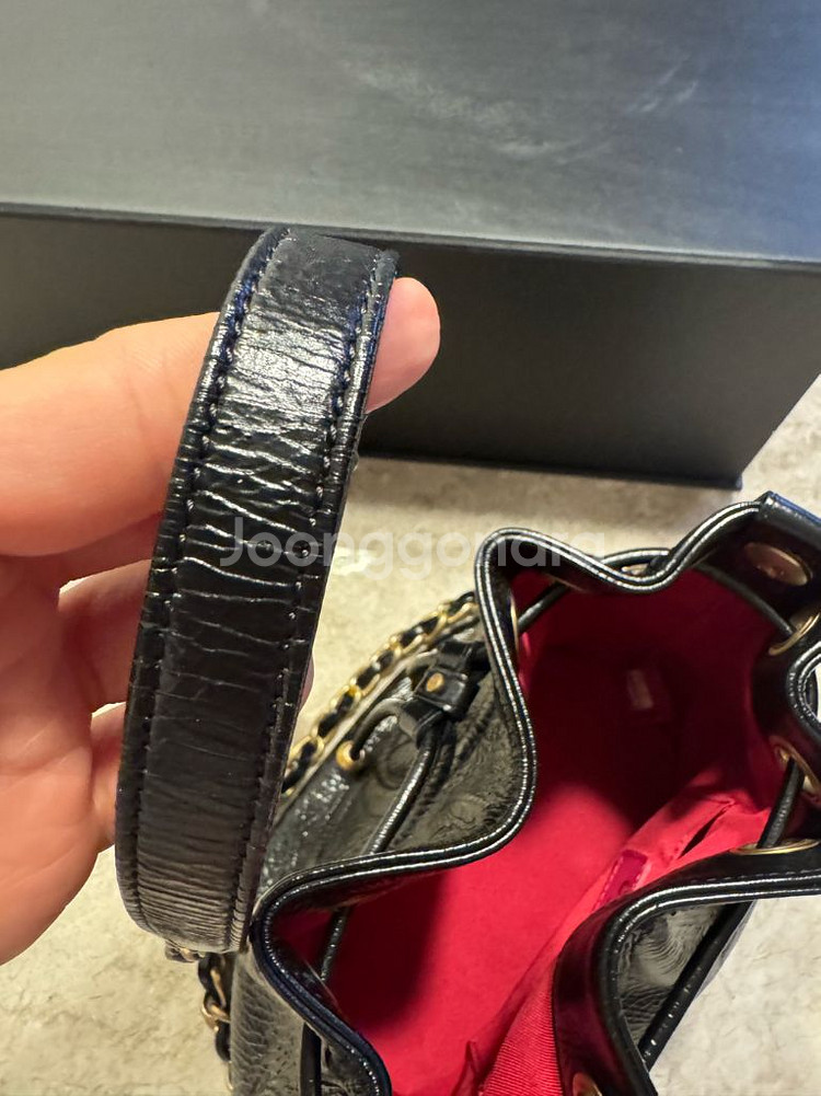 샤넬 드로스트링 버킷 크로스백--6