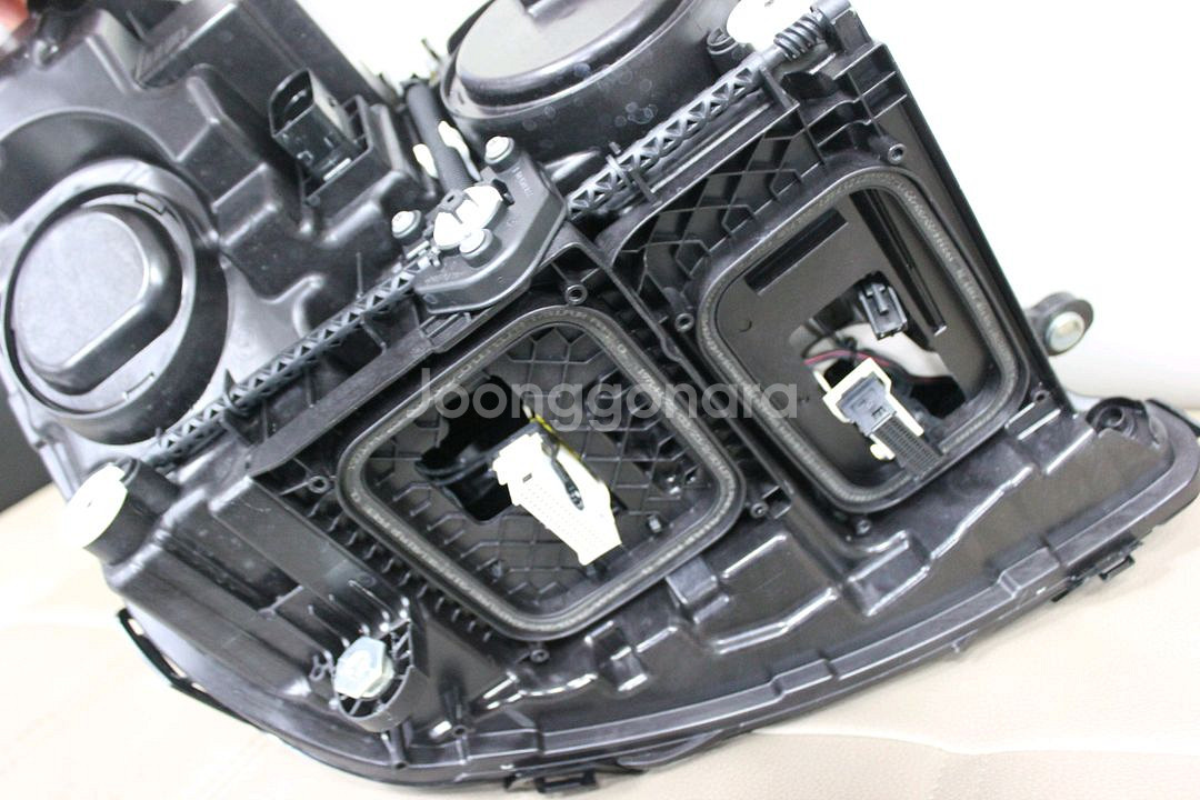 벤츠 w213 E250 23년 5월 운전석측 전조등--5
