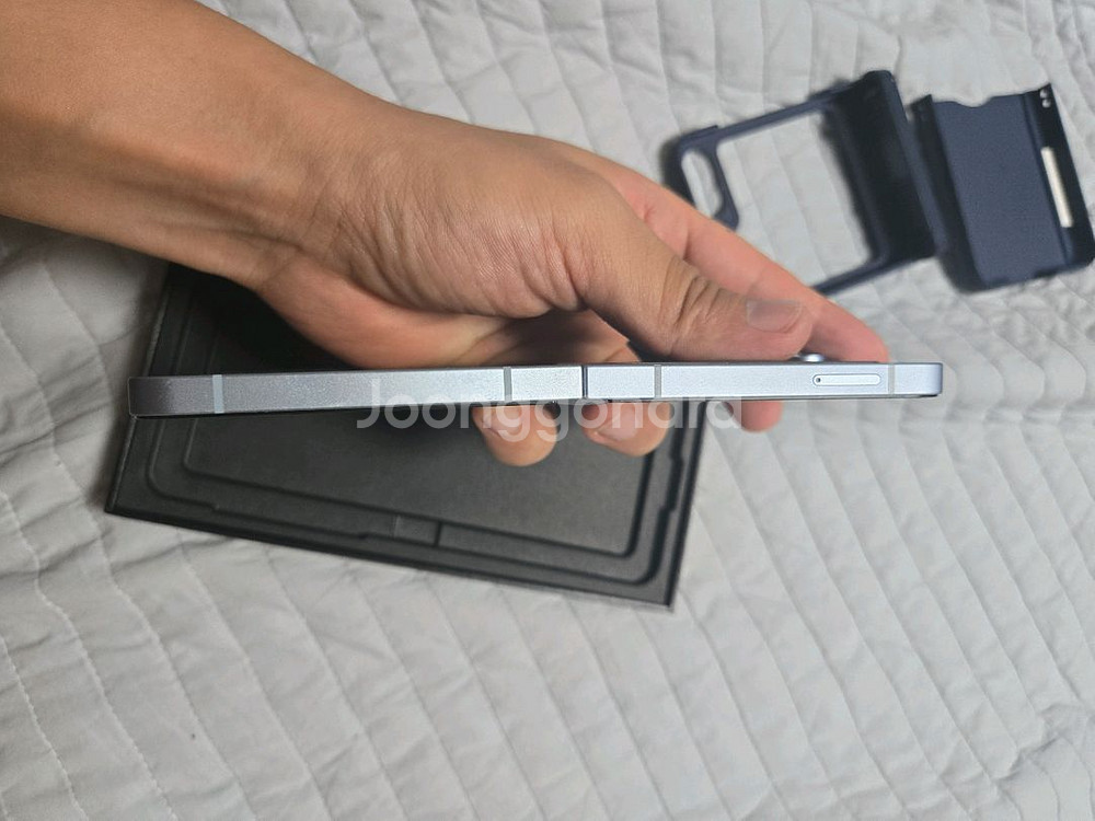 갤럭시z플립6 256gb 블루 공기계 판매--6