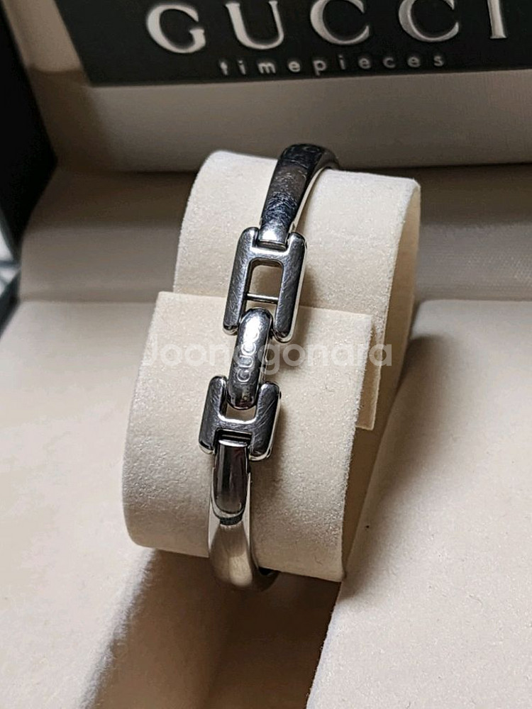 정품 구찌 1400L 여성용 뱅글 팔찌시계 팝니다--3