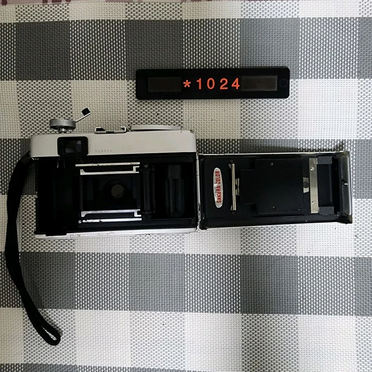 코니카 C 35 E&L 필름카메라 실버바디 이미지