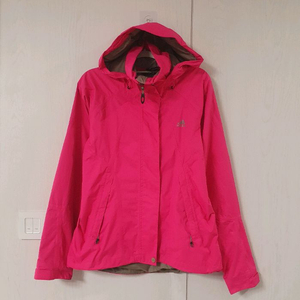 아디다스 아웃도어 바람막이입니다.