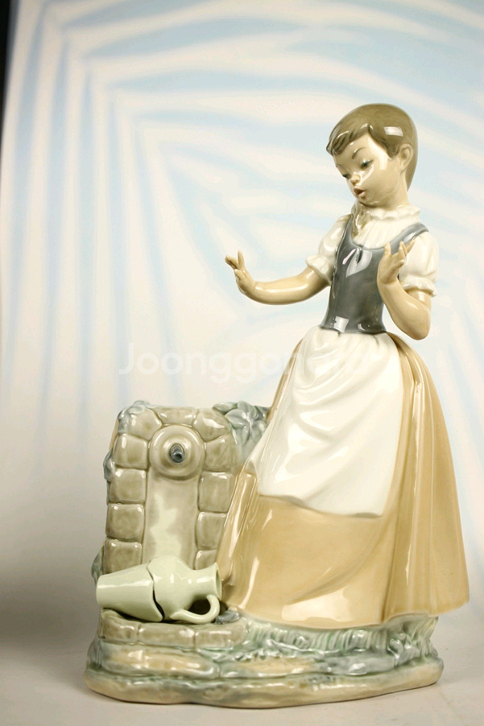 나오 물병 깨뜨린 소녀 nao--0