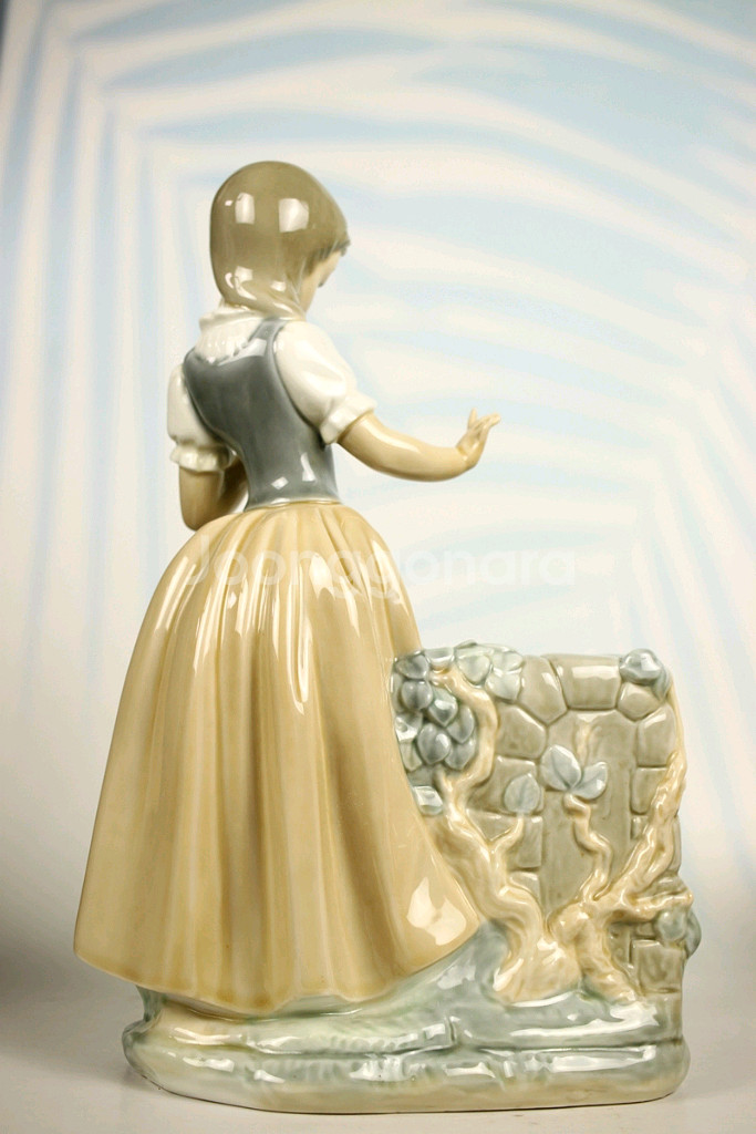 나오 물병 깨뜨린 소녀 nao--4