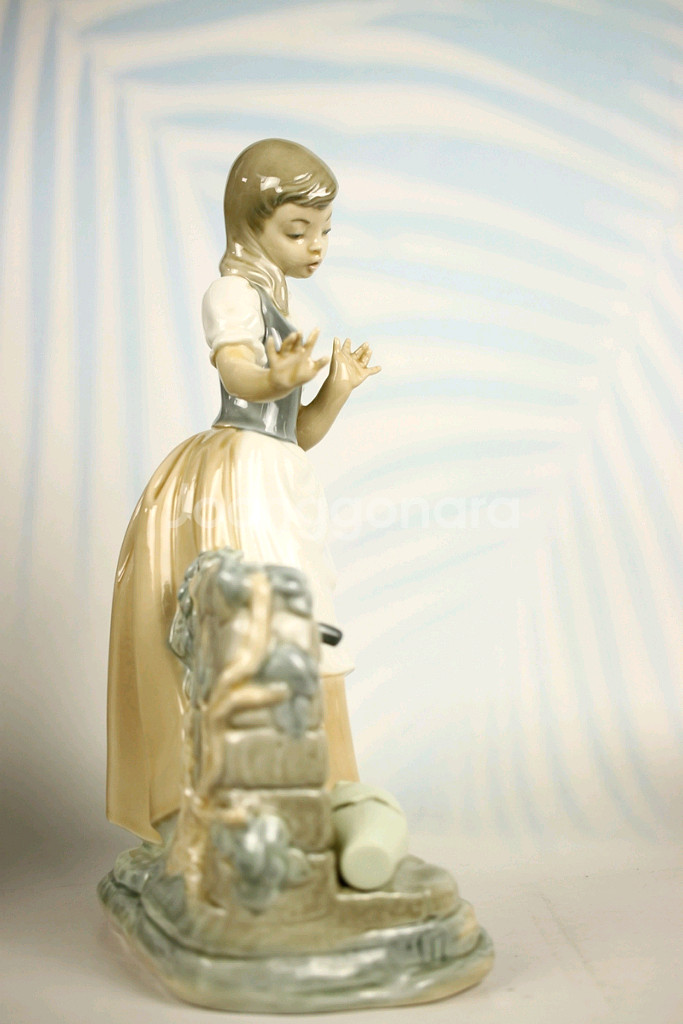 나오 물병 깨뜨린 소녀 nao--3