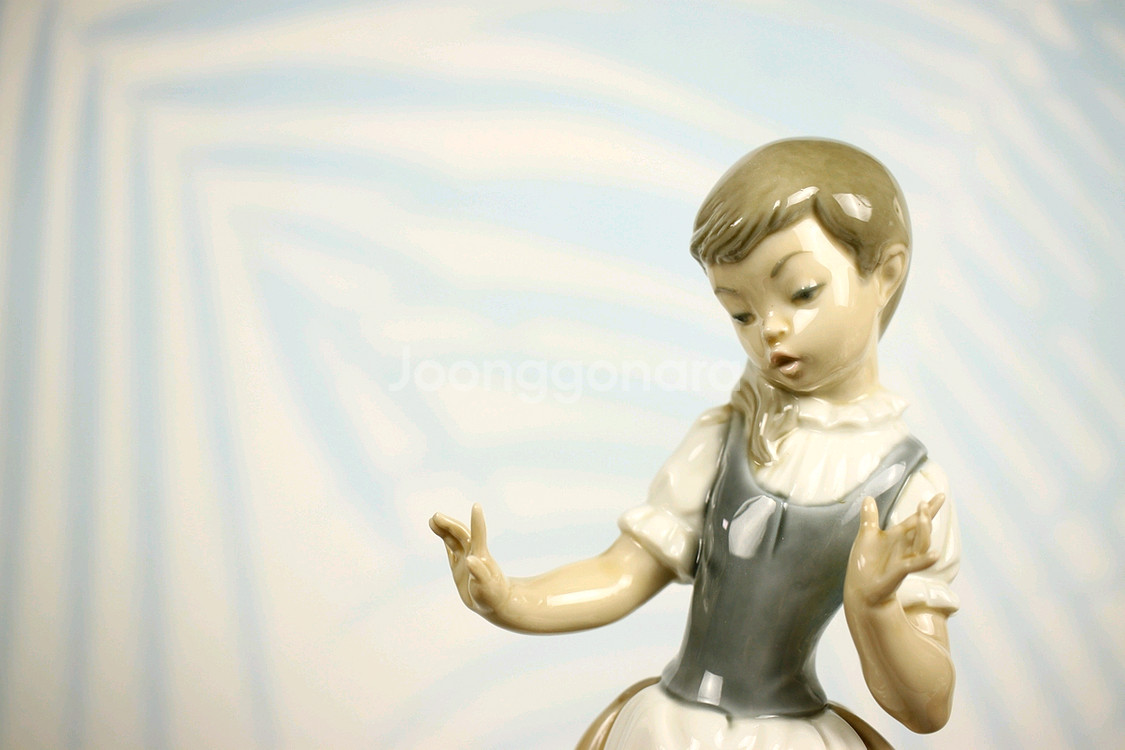 나오 물병 깨뜨린 소녀 nao--6