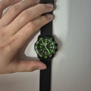 루미녹스 네이비씰 판매합니다.