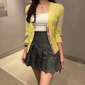 톰 브라운 플리츠 스커트 & 가디건