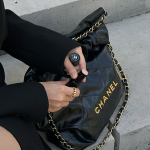 CHANEL 22백 M사이즈