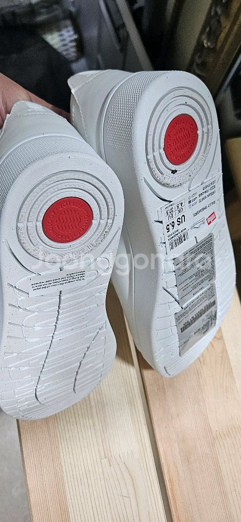 핏플랍 랠리 새제품 240 사이즈 팝니다.--1