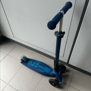 [거래완료] 마이크로 킥보드 맥시 폴더블 디럭스 LED