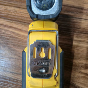 dcl044 디월트 랜턴팝니다