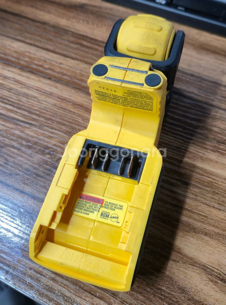 dcl044 디월트 랜턴팝니다--2