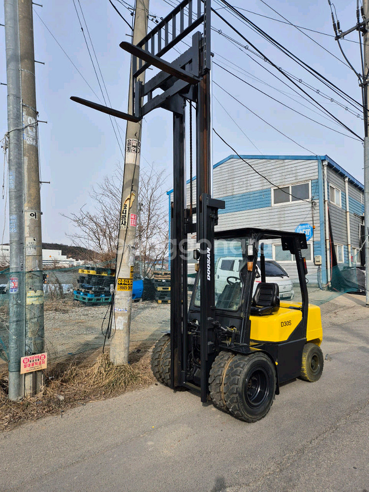 두산지게차 더블타이어 D30S-3 디젤--3