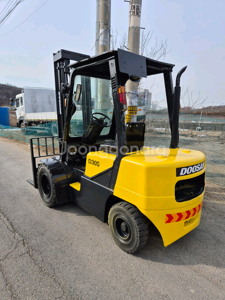 두산지게차 더블타이어 D30S-3 디젤--1